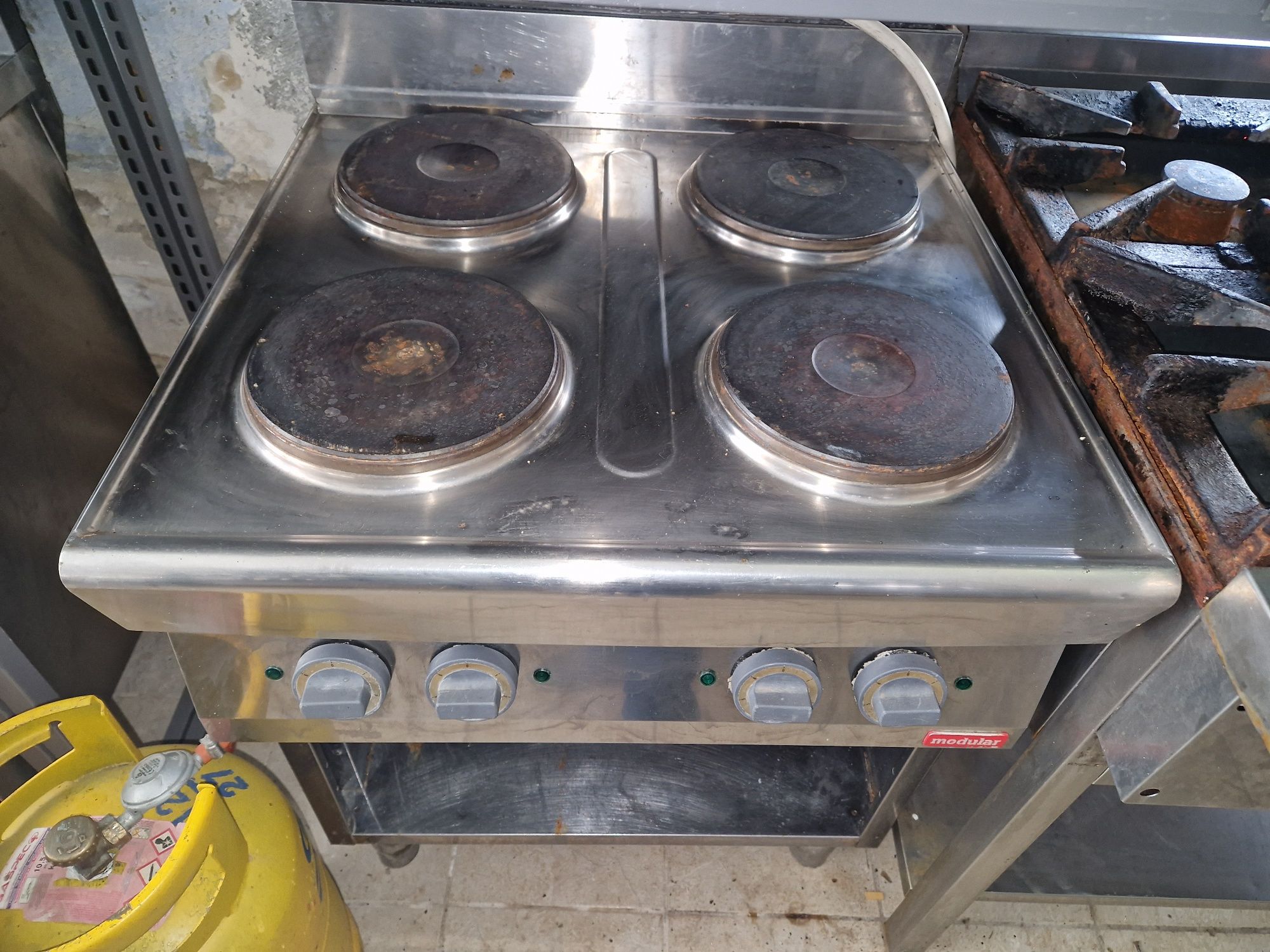 Aragaz 4 ochiuri, de.banc sau cu banc, din inox