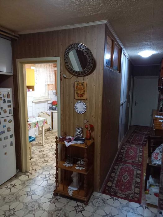 Apartament cu 4 camere, 2 bai și pivniță în Tudor