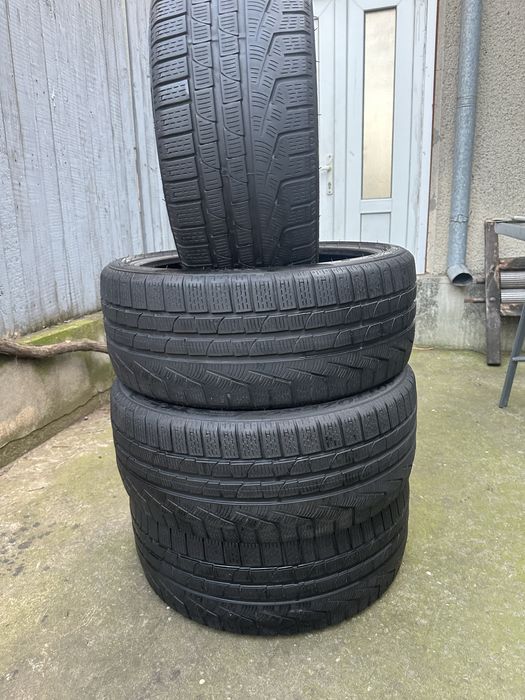 Pirelli 235/35 R20 M+S