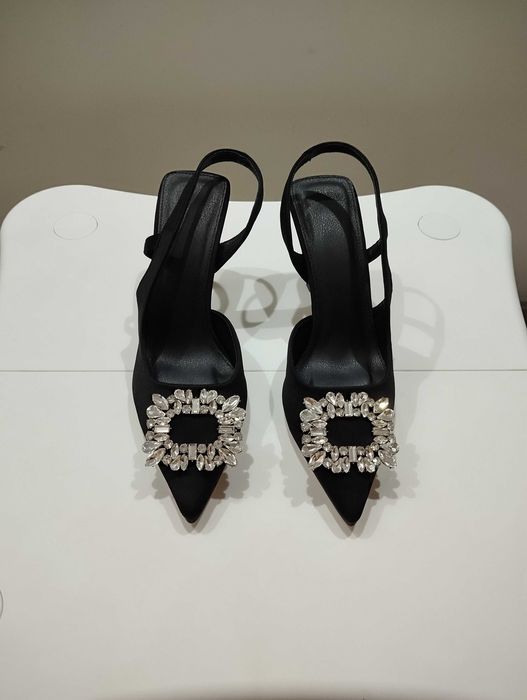 Vând pantofi eleganti