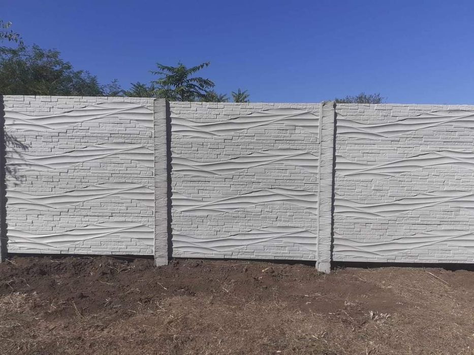 Gard beton din placi prefabricate