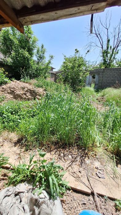 Nazarbek xarakatda 2 sotix yer sotiladi