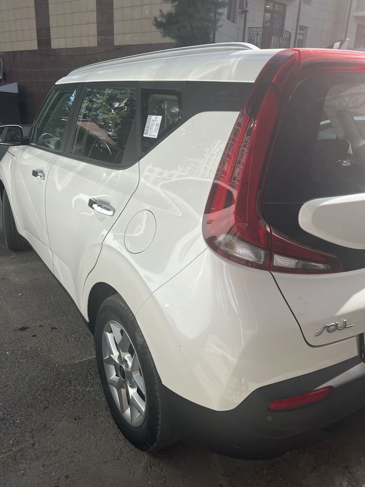 Kia soul 2022 год, цвет белый. пробег 21000.