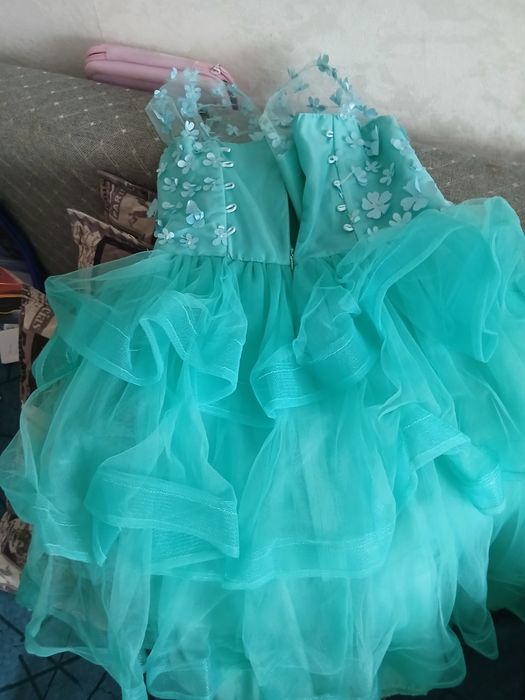 Продам платье новый