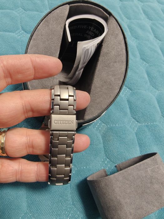 Ceas titanium Citizen secundarul bate pe loc