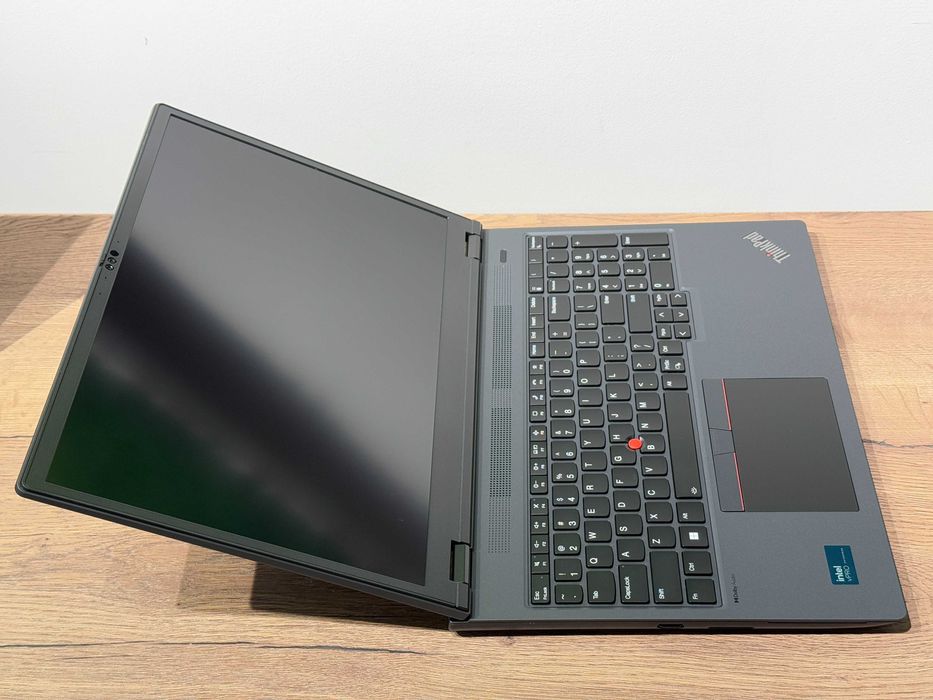 Lenovo ThinkPad P16v Gen2 16" UHD+ 800nit Ultra 7 32GB RTX 2000 1TB