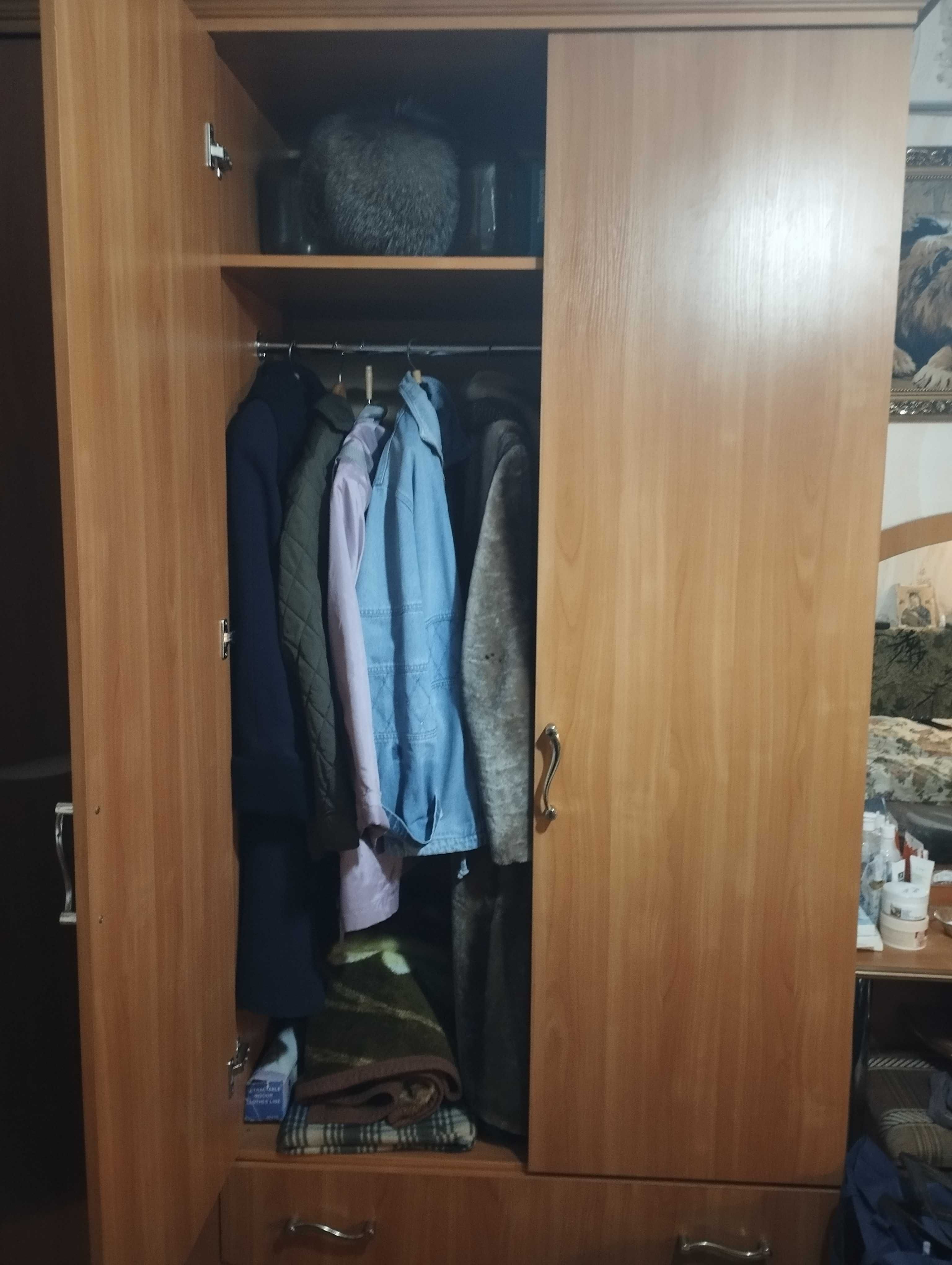 Шкафы для одежды