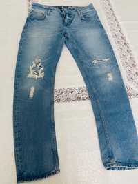 джинсы рванный в отличном состояние