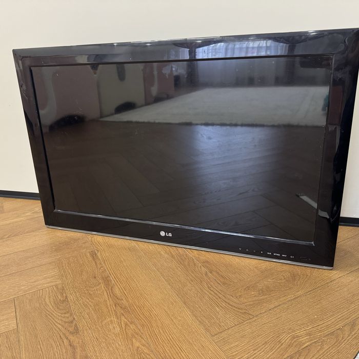 Телевизор LG черный