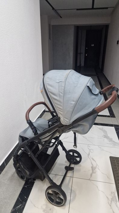 Продам прогулочную коляску