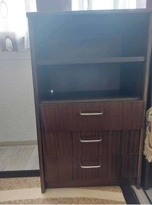 Шкаф с 2 рафта и 3 чекмеджета