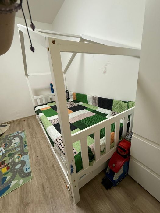 Pat căsuță din lemn masiv + sertar + saltea NEFOLOSITĂ – 200×90 cm