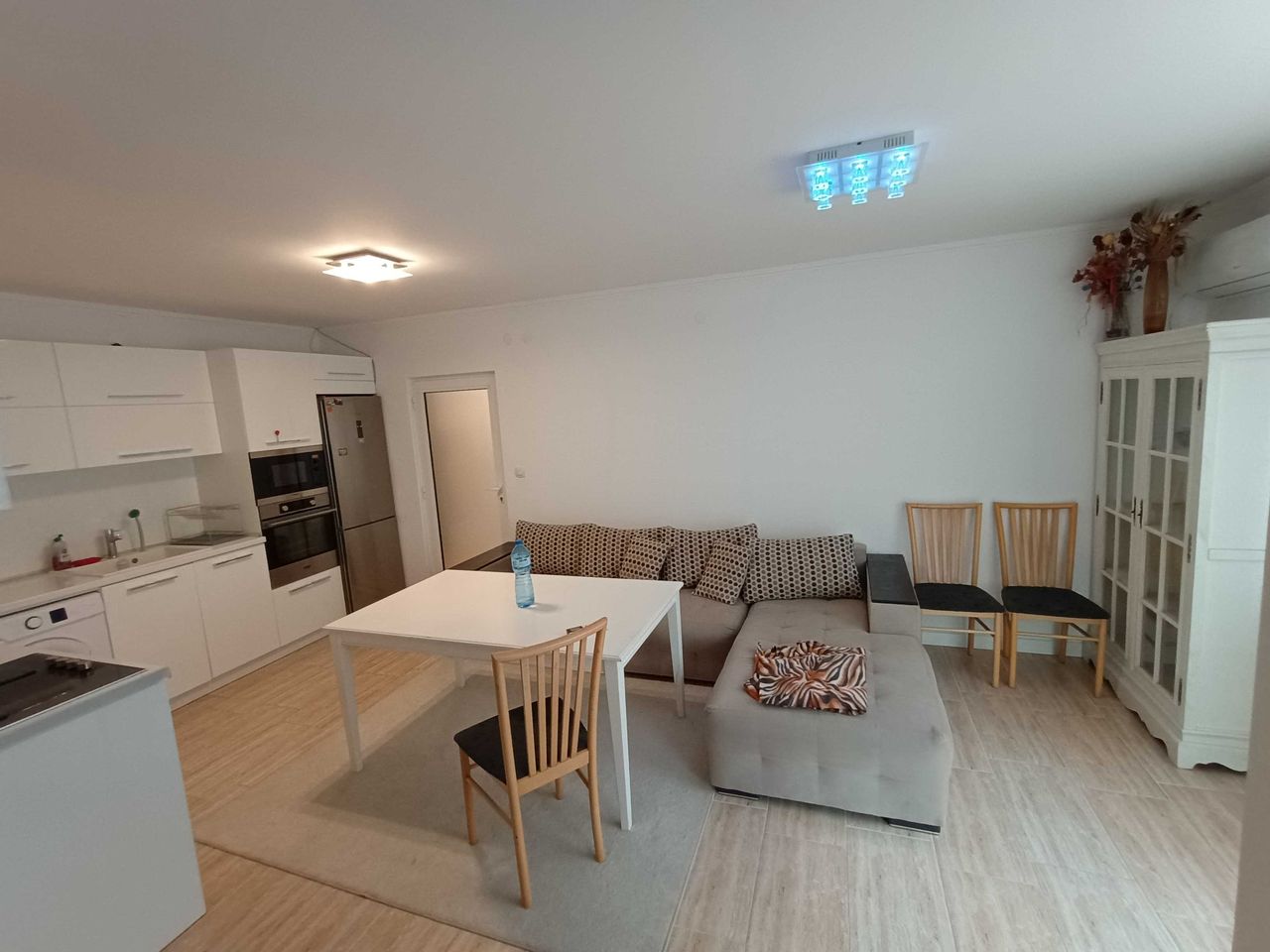 Продава се Двустаен апартамент в Пазарджик, Запад - 63 кв.м за 4 €/кв.м - Снимка #7