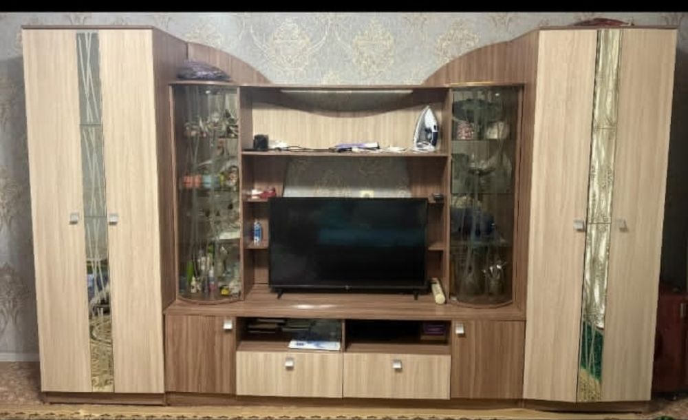 Продам горку в гостиную.