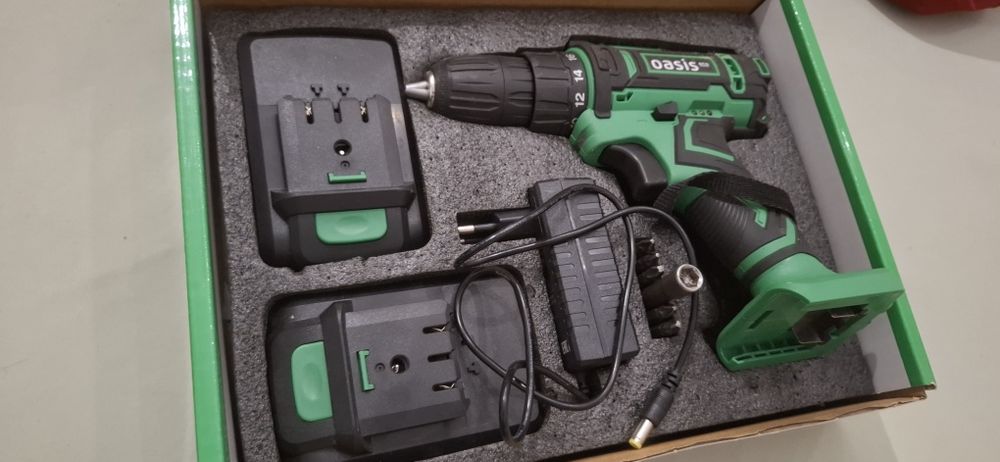 Шуруповерт в хорошем состоянии. Пользовался пару раз .