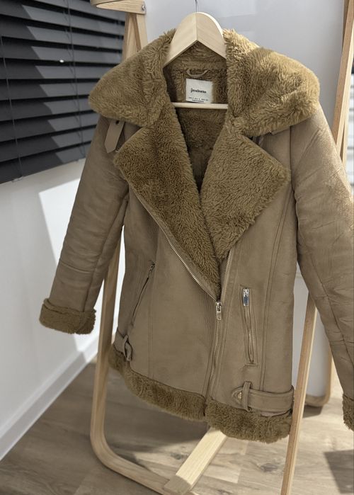 Яке на stradivarius