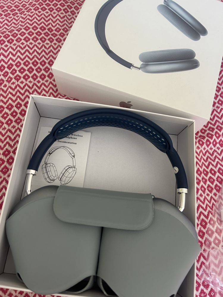 Нашуники Airpods Max в голубом цвете
