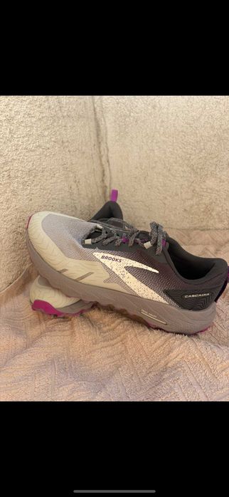 adidasi brooks cascadia 17