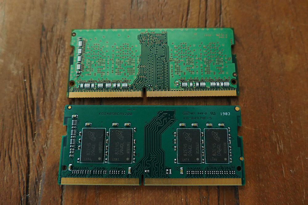 Memorie RAM 2 x 4 GB DDR4 2400 MHz CL17 (Crucial + Samsung) Laptop/NAS