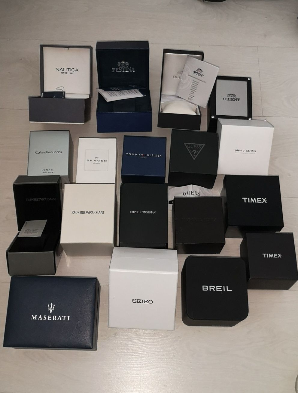 cutii ceas rado seiko hamilton doxa citizen armani hilfiger festina