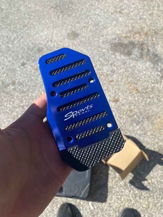 Споpmни педали за автомобил