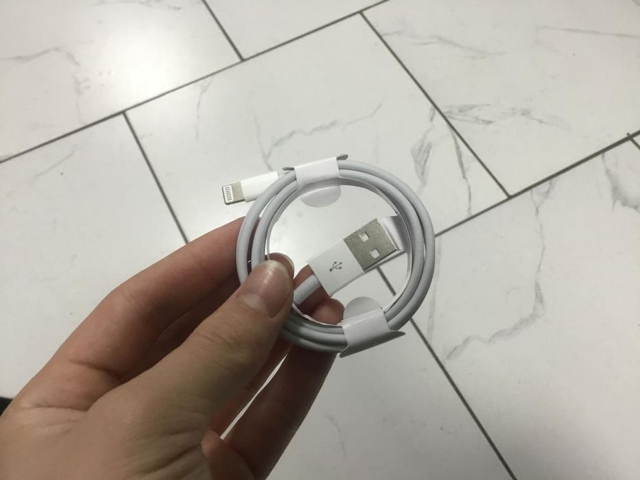Зарядка айфон вроде оригинальная