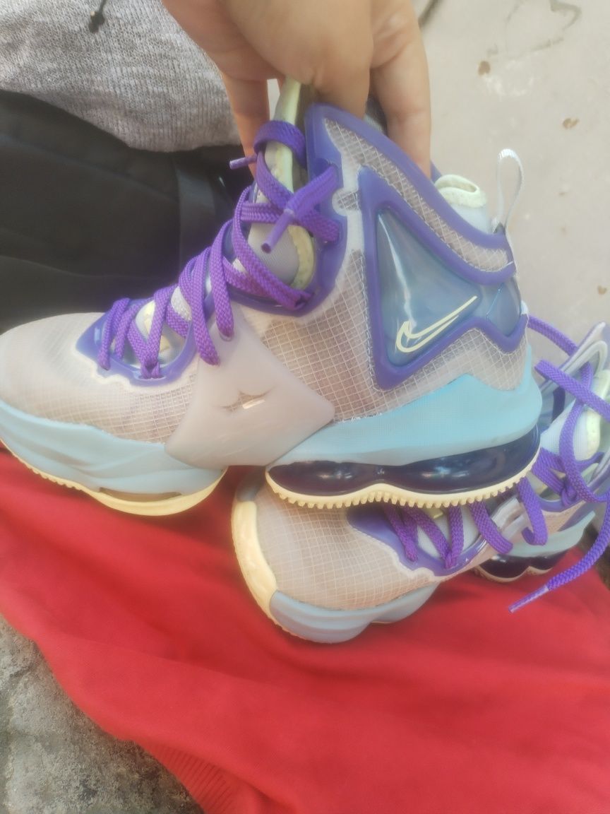 Nike Lebron 19 puțin utilizati