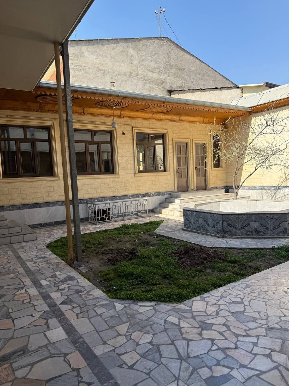 Срочно продаётся дом на участке 3.5 соток. Домбрабад махаля. 2 дома