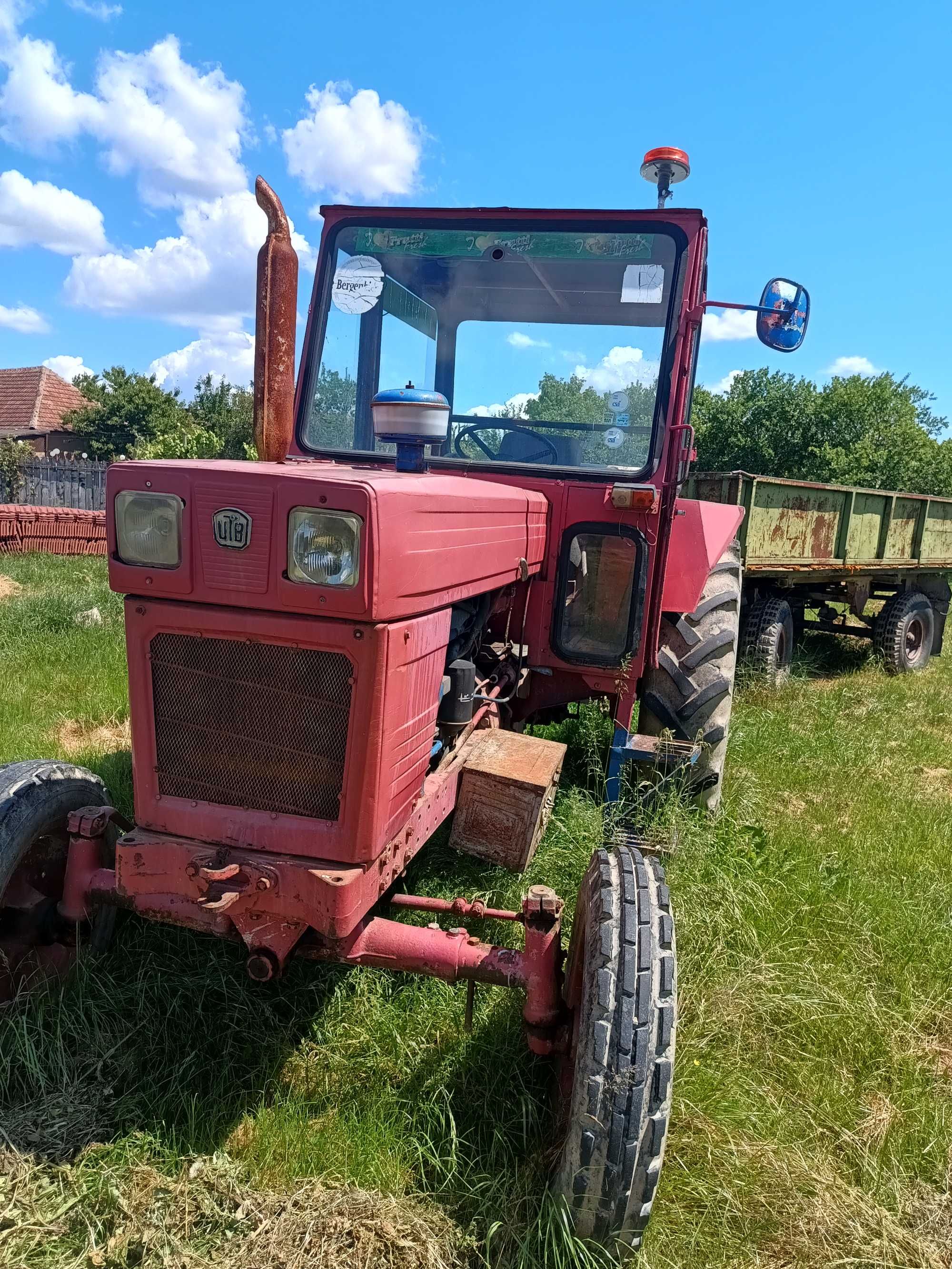 Vând tractor anul 2000