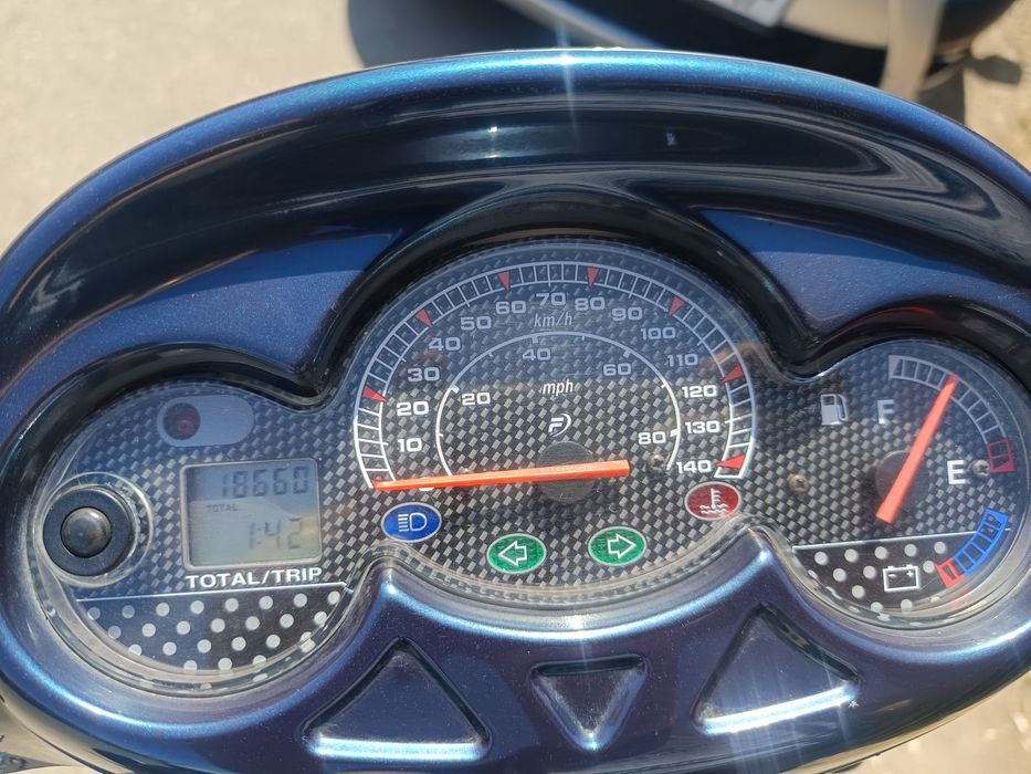 Scuter Yamaha  125 cmc