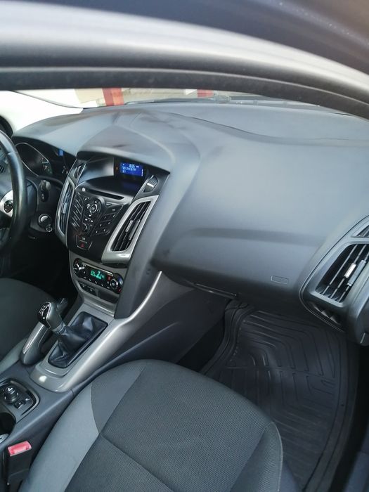 Vând ford focus 3 1.6