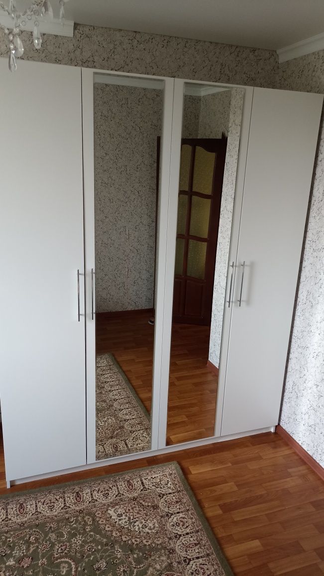 Шкаф для одежды 4х дверные, почти новый