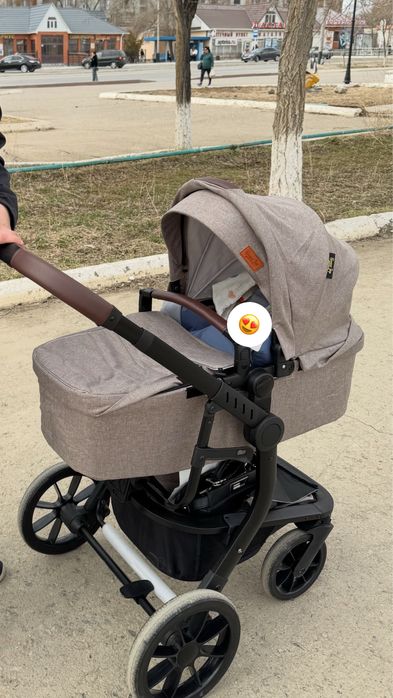 Продаю коляску 3в1. Автокресло и прогулочный блок новые.
