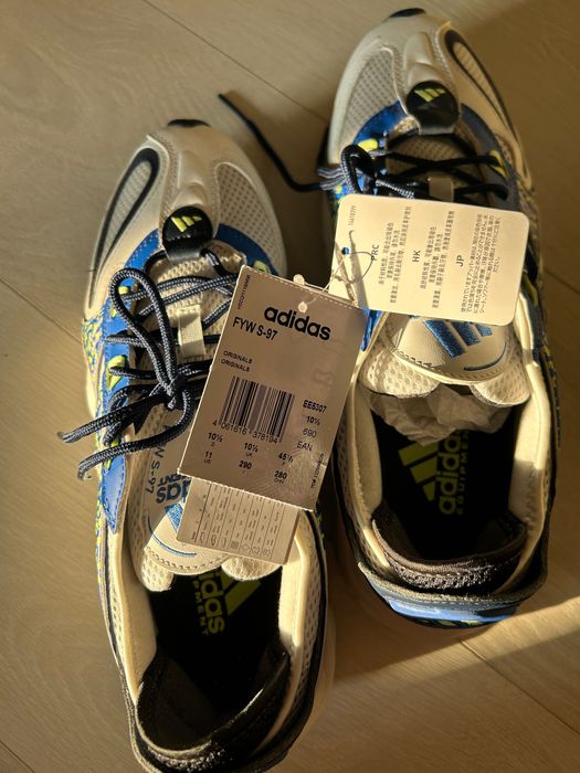 Vând adidasi adidas noi