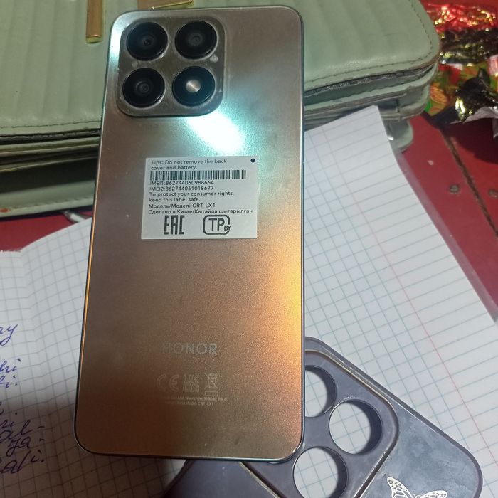 Honor x8a sotiladi xolati yaxshi aybi yuq dakumenti ham bor