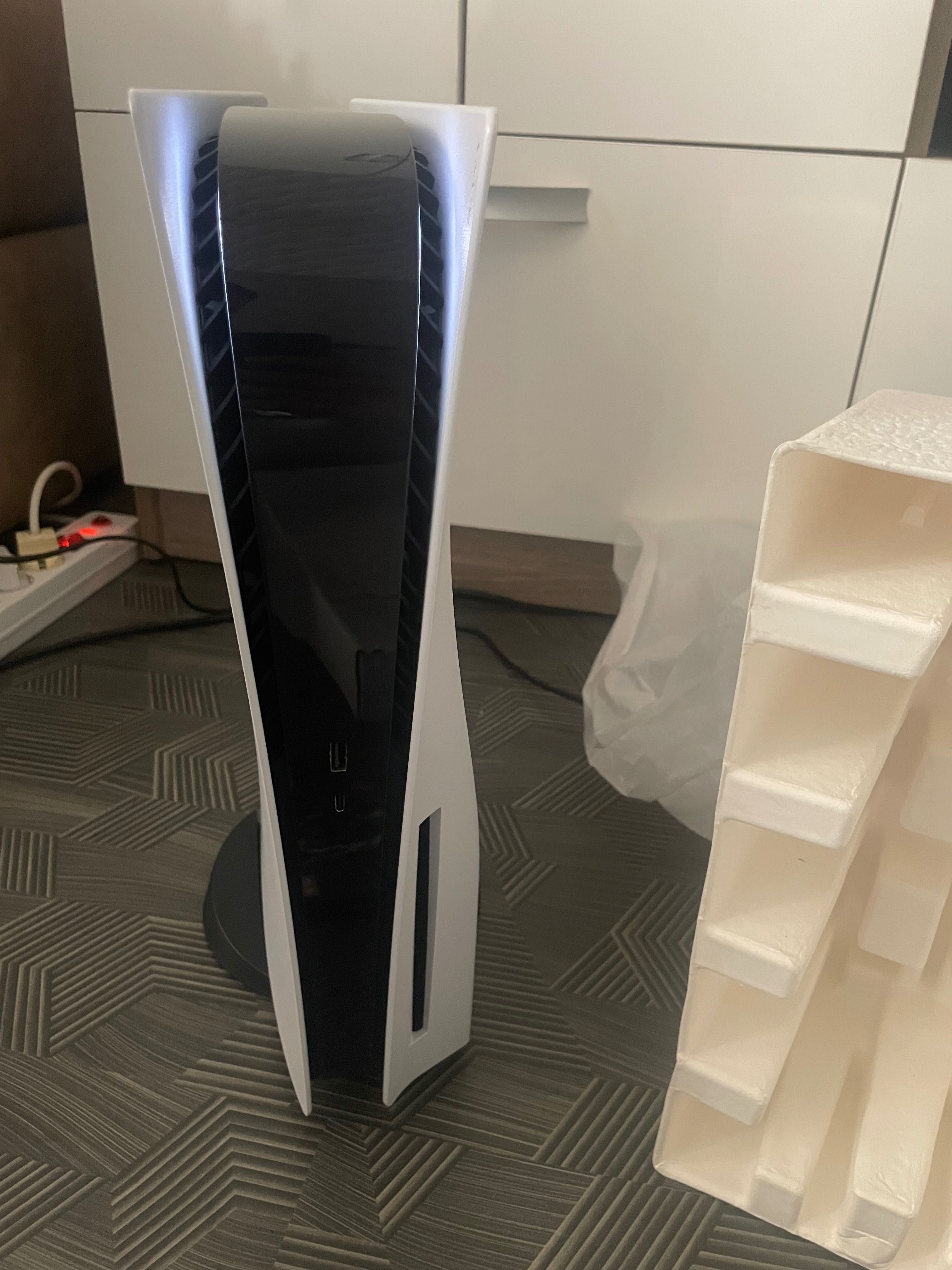 PlayStation 5 Digital white edition МНОГО МАЛКО ИЗПОЛЗВАН