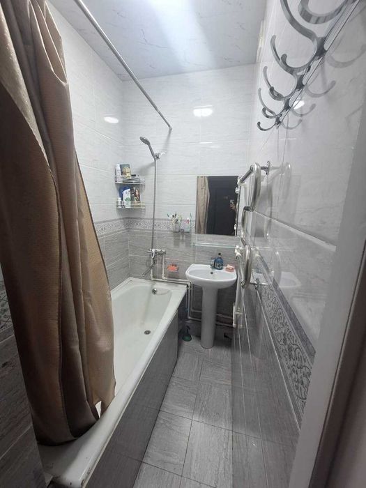 СРОЧНО! Продаётся 4 комнатная квартира в 19 квартале. Ресторан МИРАНДИ