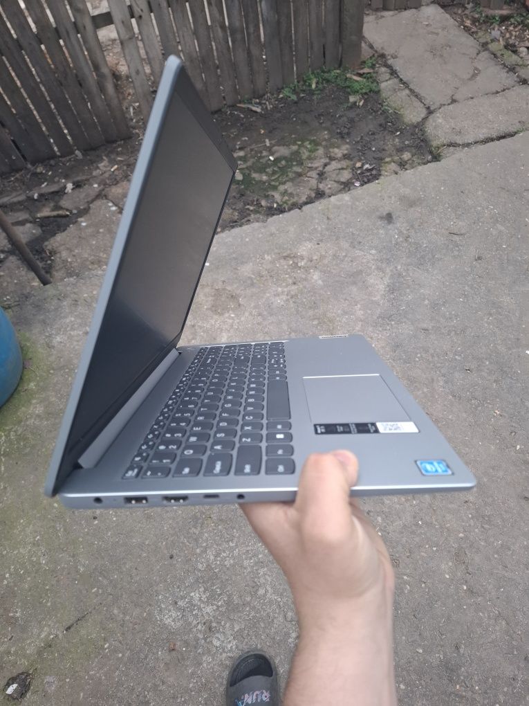 Leptop lenovo Aproape nou