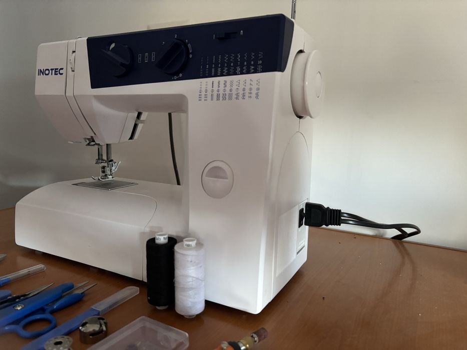 Masina de cusut Inotec + accesorii