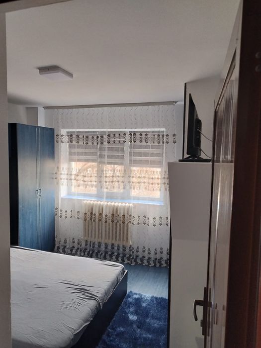 Inchiriez apartament 2 camere cu loc de parcare