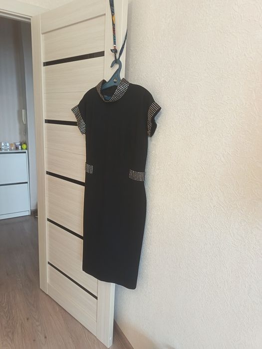 Продам платья женская