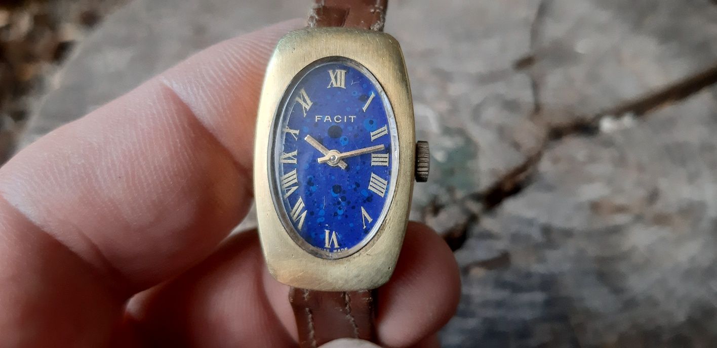 Швейцарски  Дамски Механичен часовник