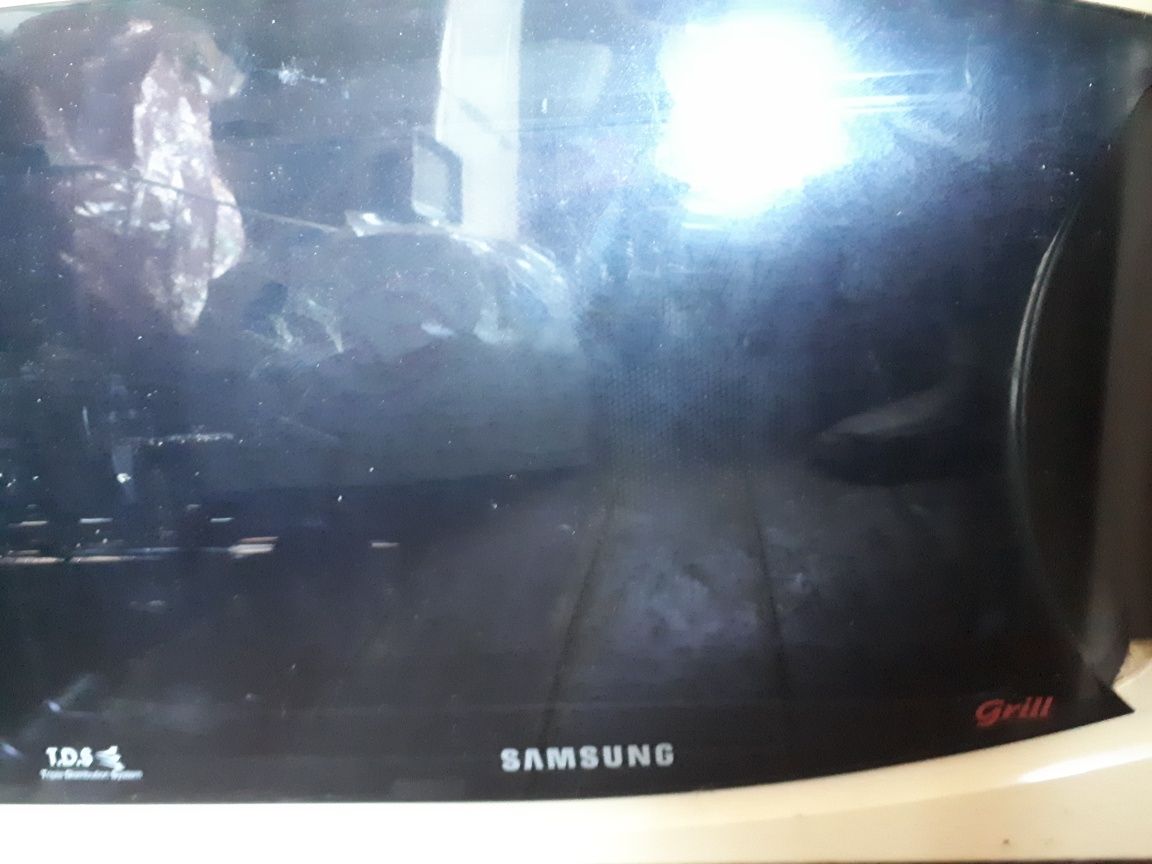 Микровълнова печка Samsung с грил за части