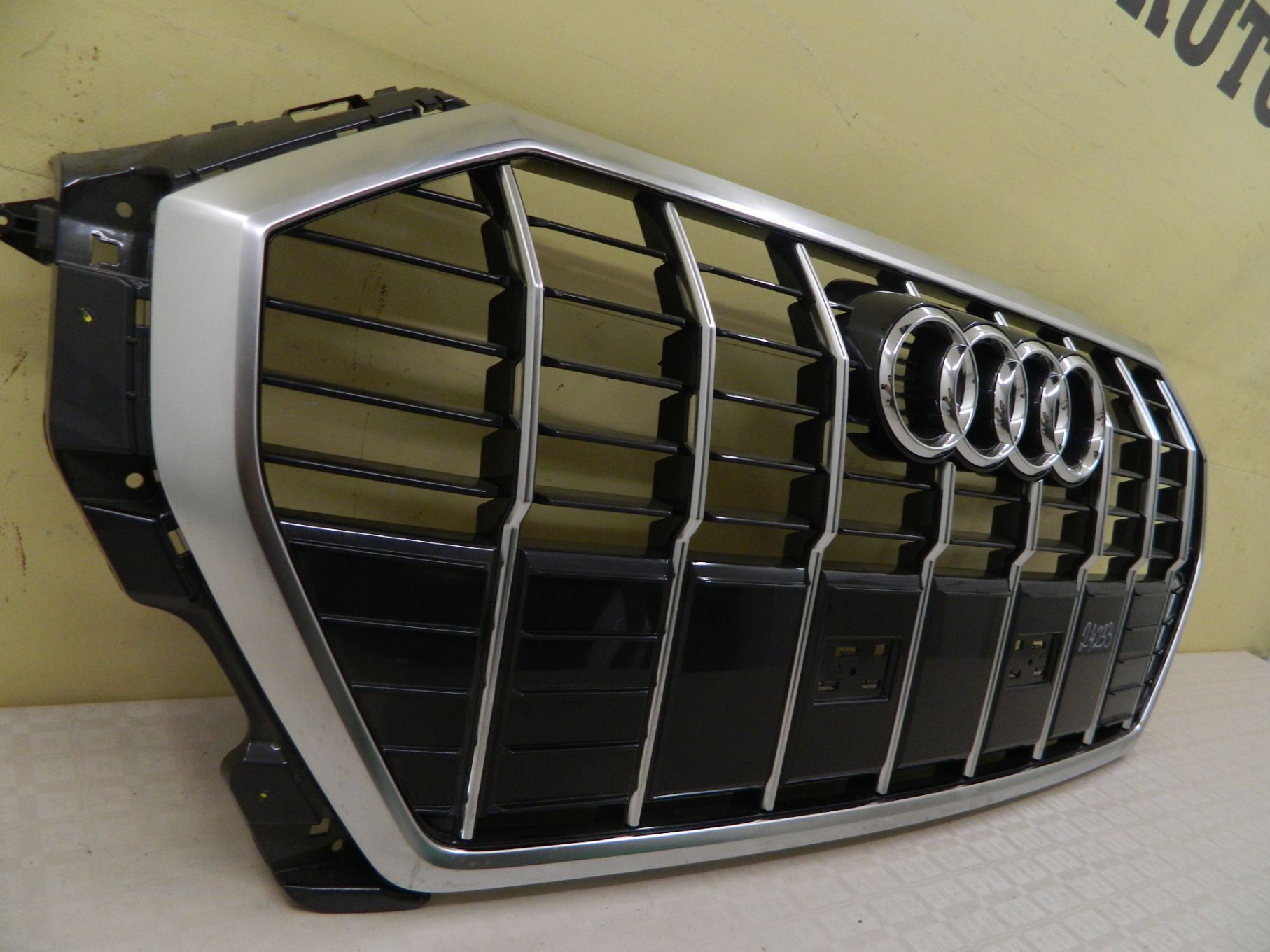 Grila radiator Audi Q3 83A S-Line, 2018, 2019, 2020, 2021, 2022, 2023, cod origine 83A853651E.