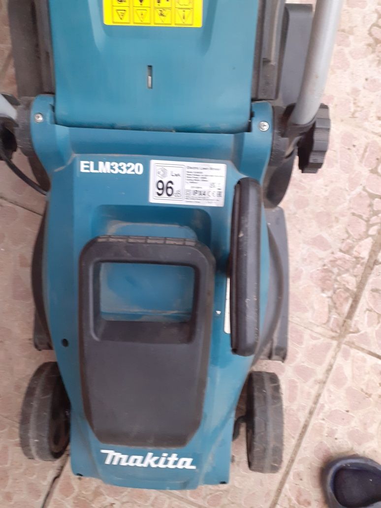 Продавам ел. Косачка Макита ELM 3320.