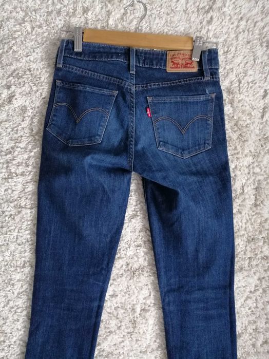 Vând blugi Levi's mărimea 24