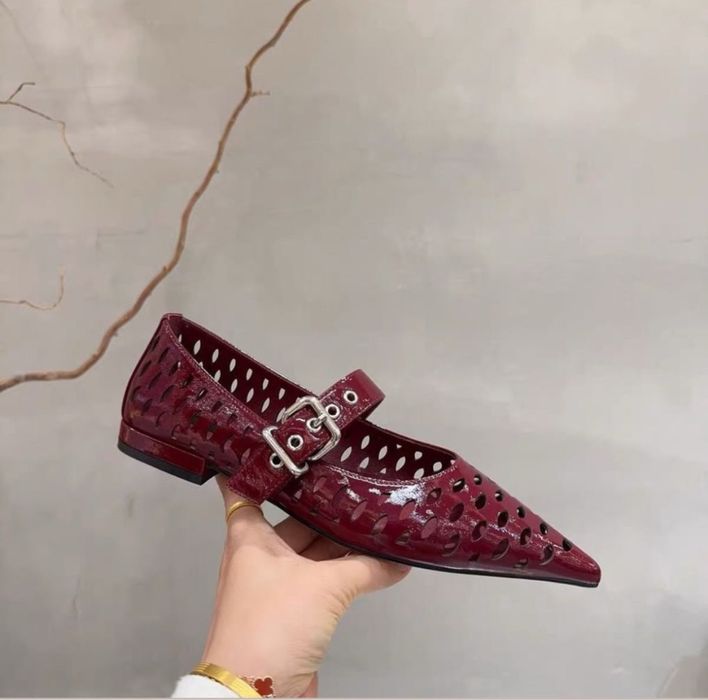 Ayollar uchun oyoq kiyim