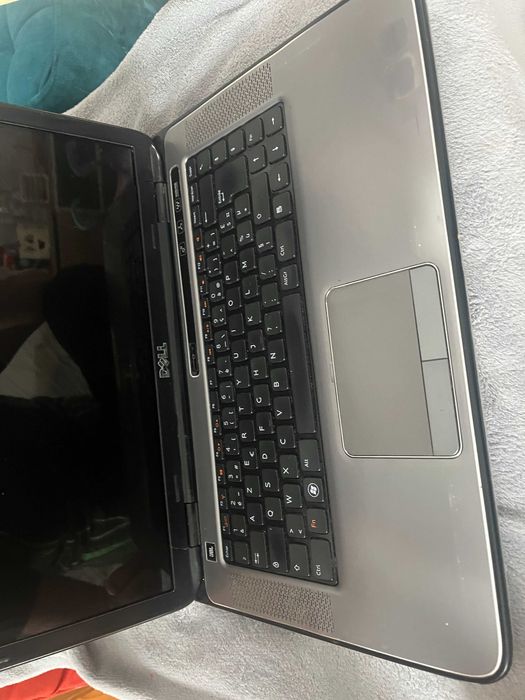Laptop Dell Xps L502X  i7 porneste nu afiseaza nimic sau dezmembrez