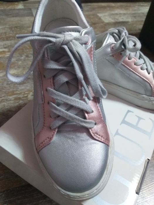 Guess детски обувки 33, 34номер, 21,5см., 22см.