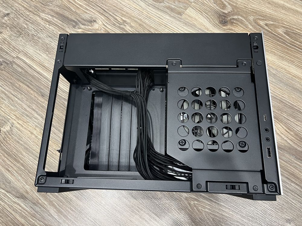 lian li a4 h2o + corsair sf750